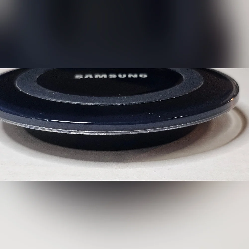 [Samsung] Qi Certified Wireless Charging Pad with 2A Wall Charger